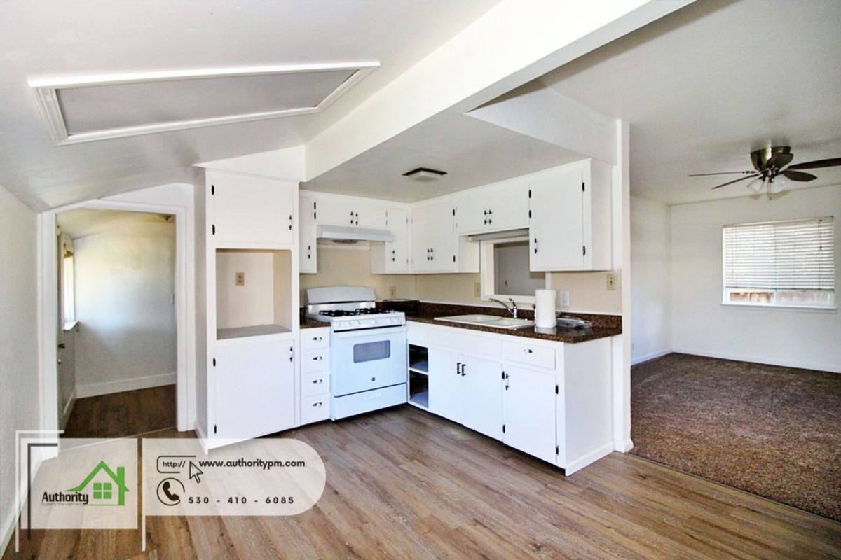 19087 Leaf Ln - Photo 3 of 10