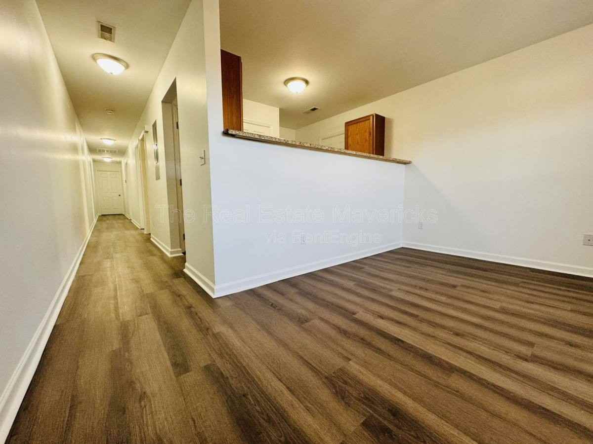 4607 Kirkland Ave - Photo 3 of 10