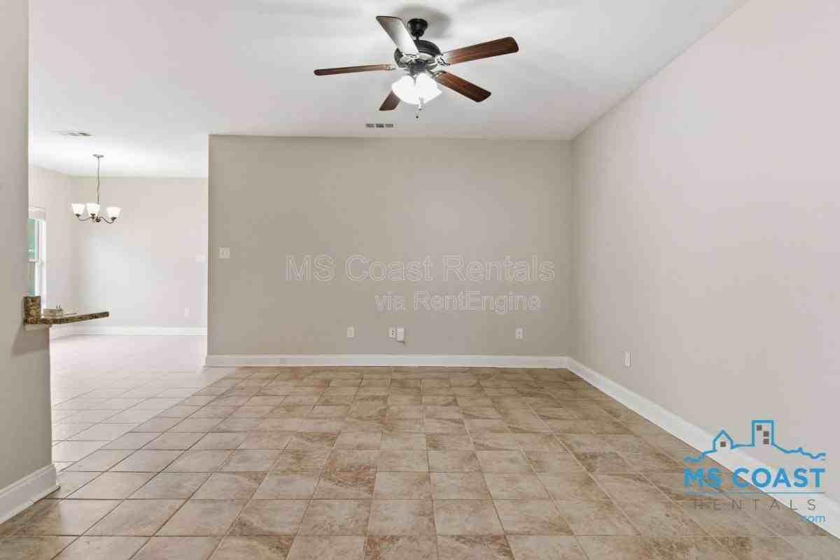 11437 Caroline Ct - Photo 3 of 10