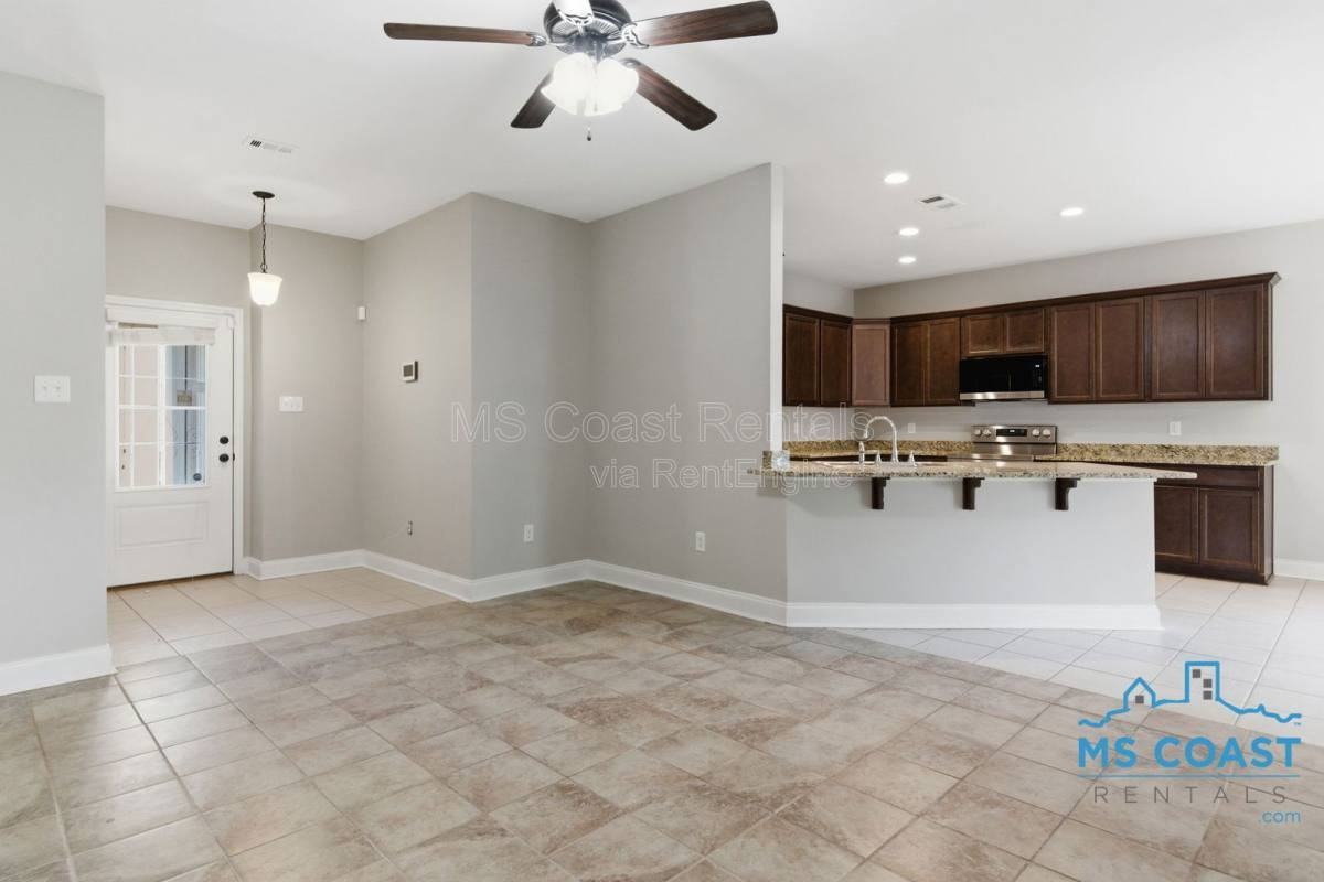 11437 Caroline Ct - Photo 5 of 10