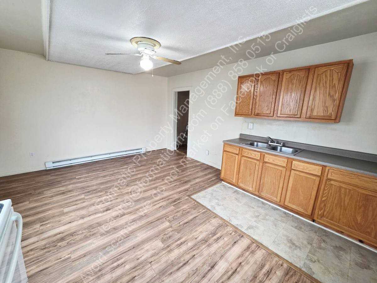 323 Hughes St #4 - Photo 5 of 8