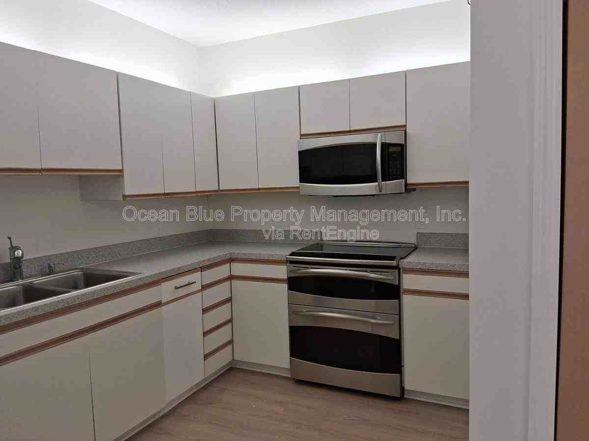 1903 S Macdill Ave #C - Photo 2 of 9