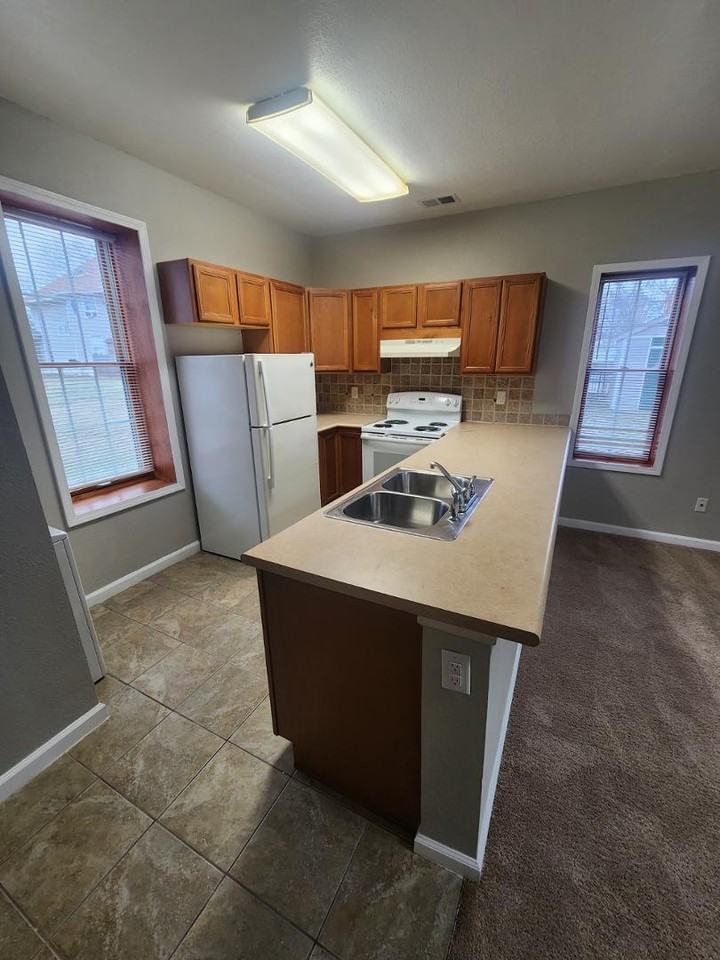 1026 N Huron St - Photo 5 of 12