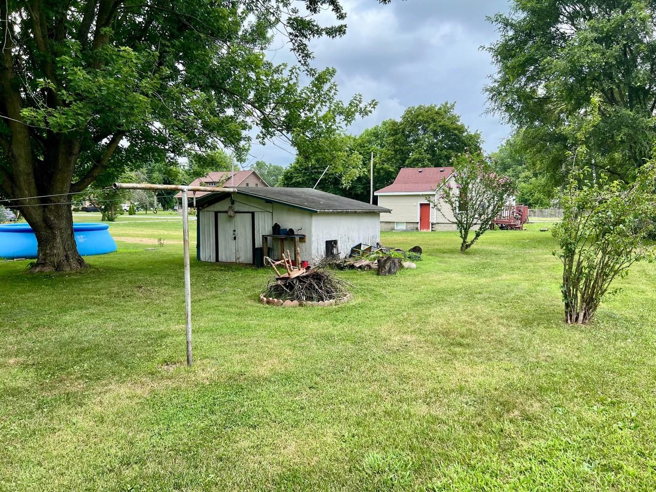 107 N Walker St - Photo 3 of 10