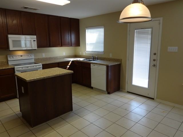 9208 Bellgrove Ct - Photo 3 of 12