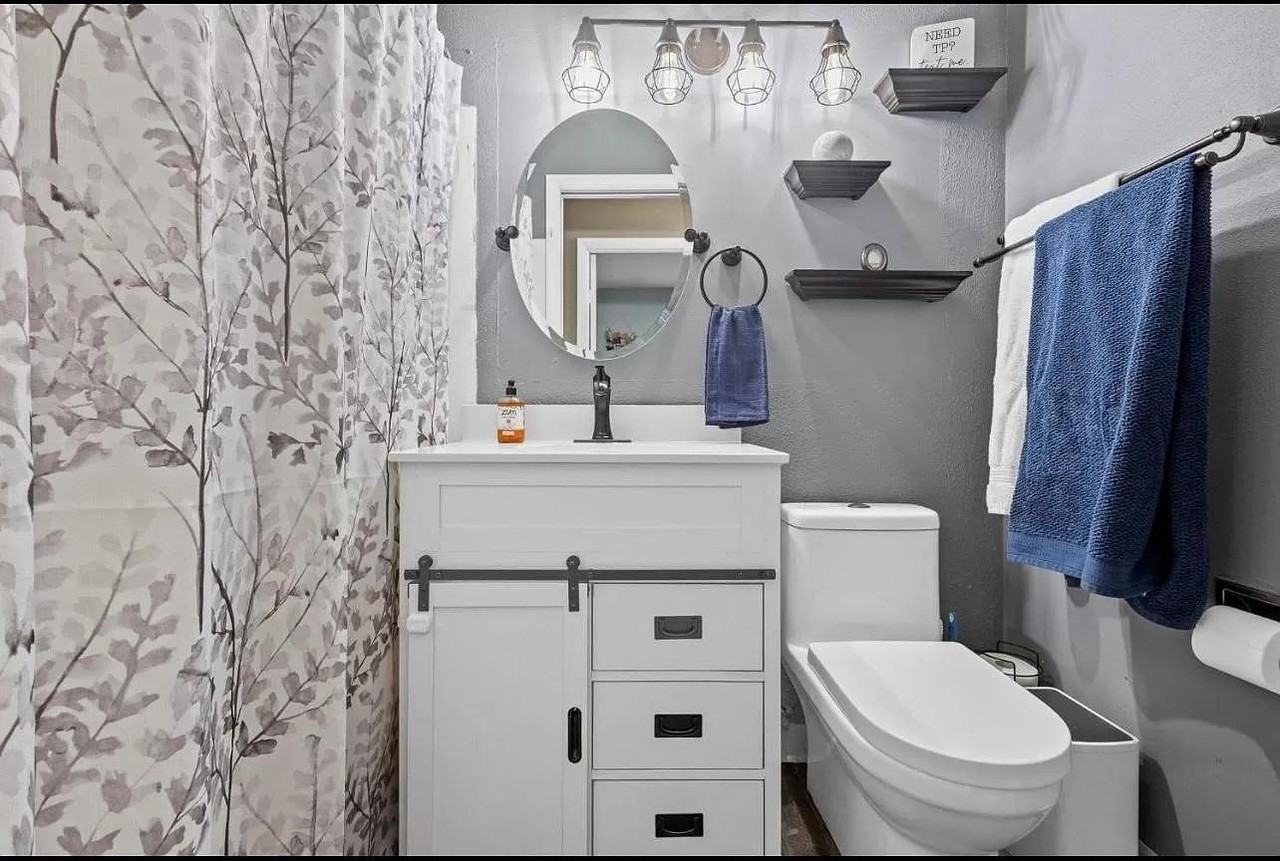 838 W 67th Ln - Photo 4 of 10