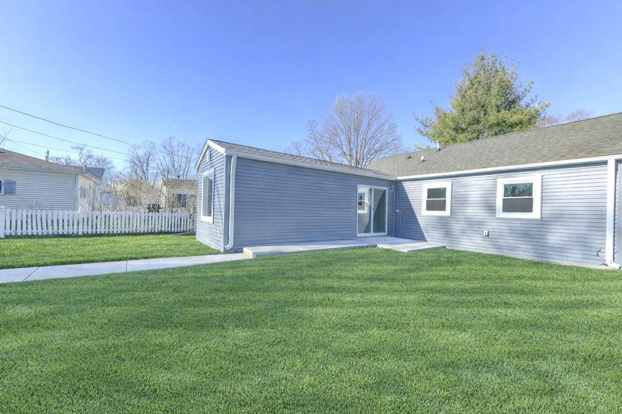 737 Center St - Photo 2 of 19