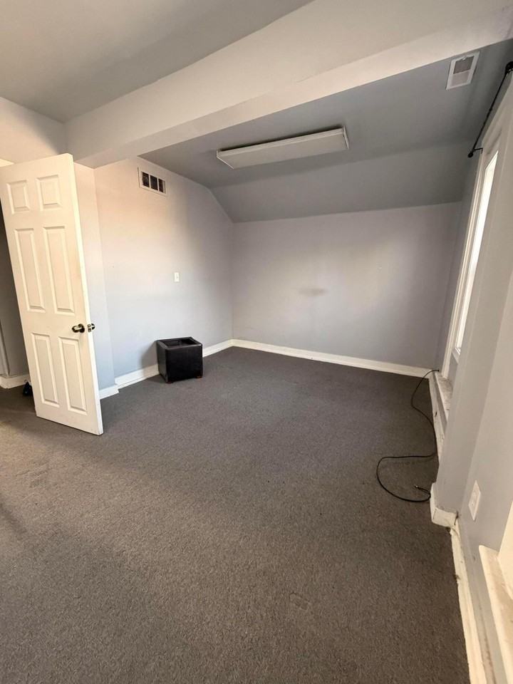 315 E Ridge Rd - Photo 3 of 10