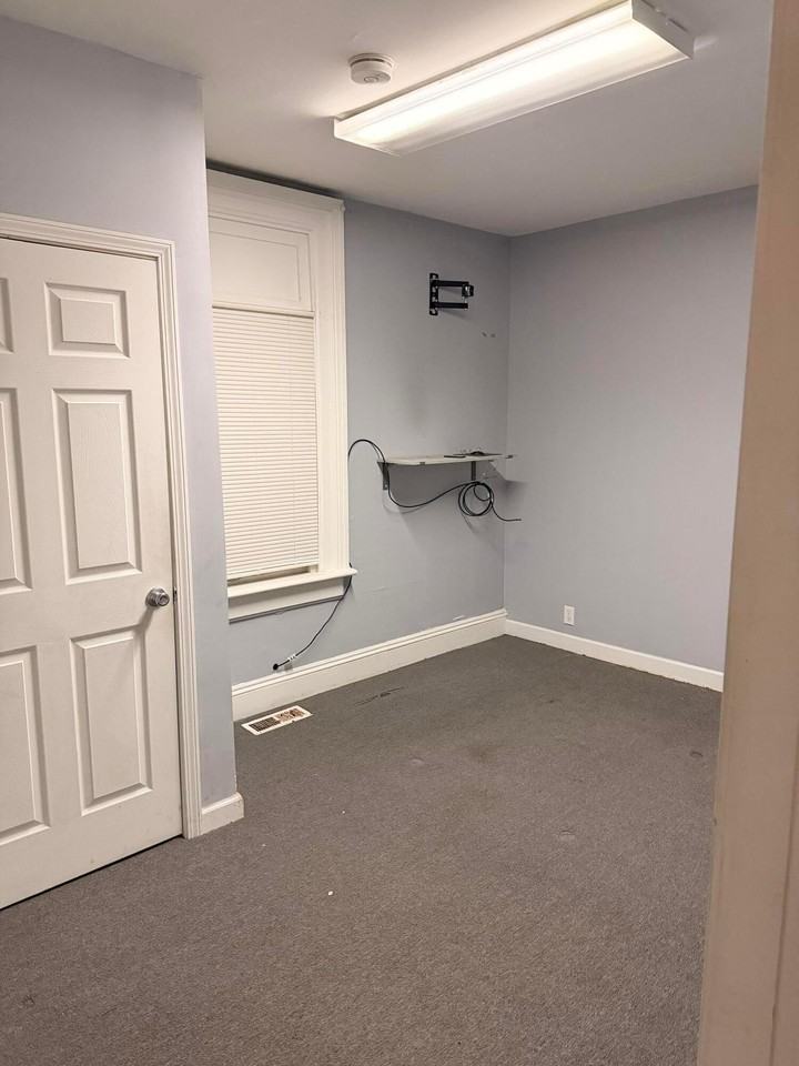 315 E Ridge Rd - Photo 4 of 10