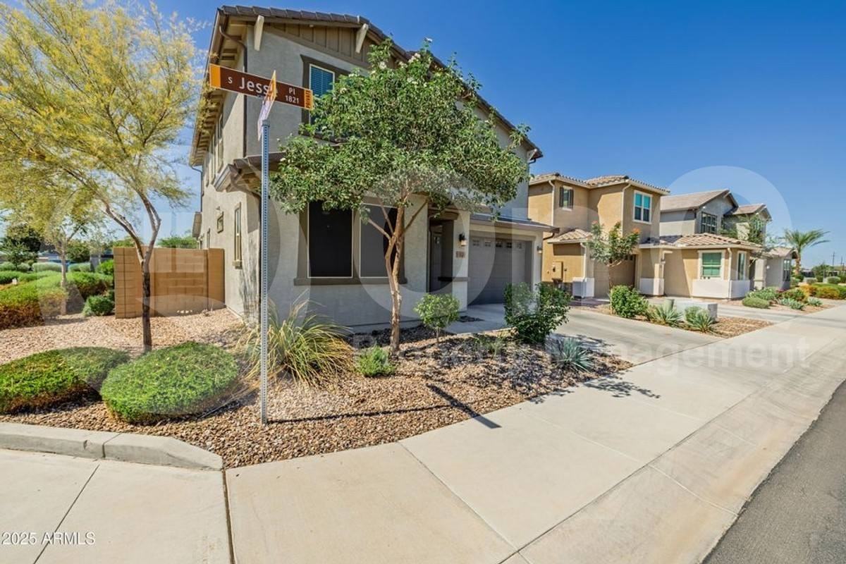 1820 S Jesse Pl - Photo 3 of 10