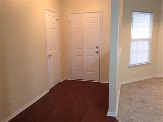 725 Driftwood Cir - Photo 2 of 11