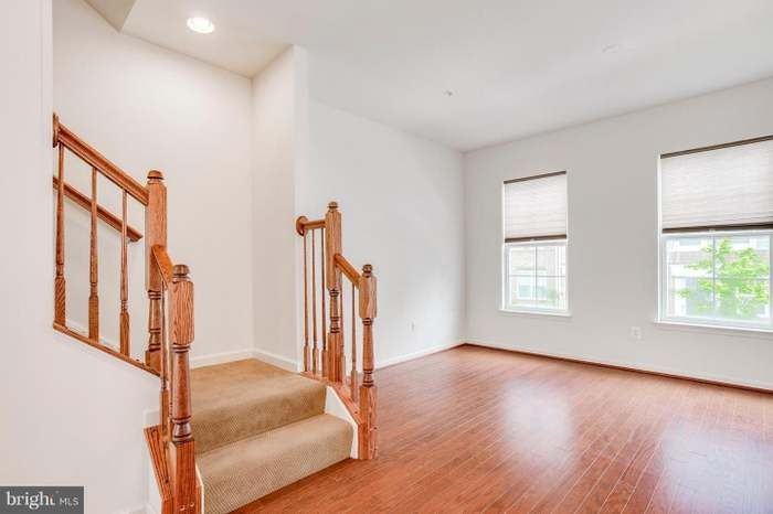 7233 Silver Thorn Way - Photo 2 of 3