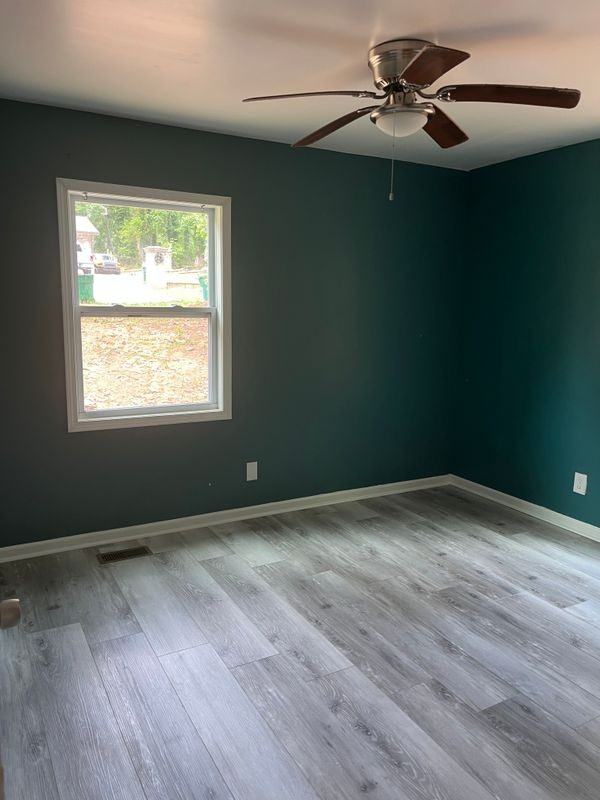 755 Cascade Dr - Photo 2 of 8