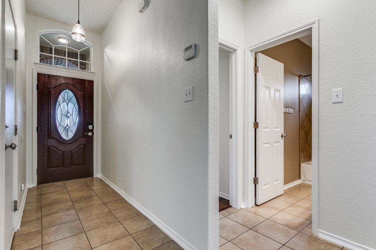 705 Hightrail Rd - Photo 2 of 25