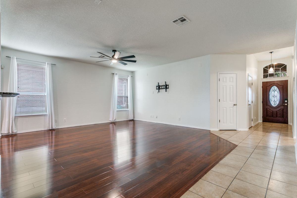 705 Hightrail Rd - Photo 4 of 25