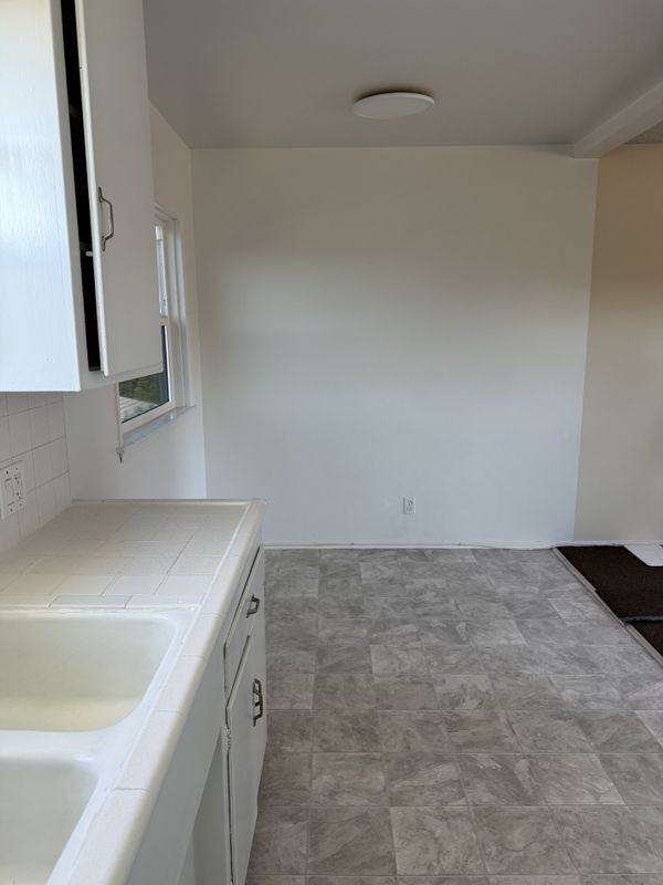 2029 Delaware Ave ##F - Photo 4 of 8