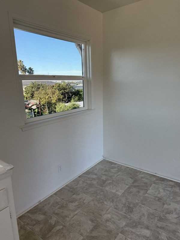 2029 Delaware Ave ##F - Photo 5 of 8