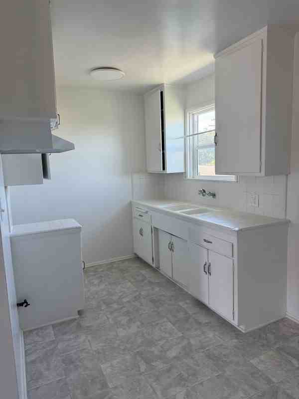 2029 Delaware Ave ##F - Photo 6 of 8