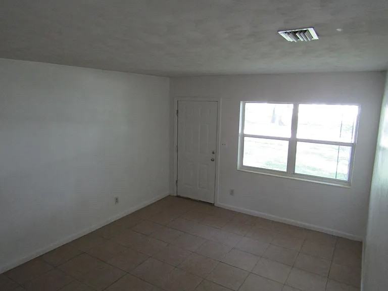 144 W Michigan Ave - Photo 3 of 12