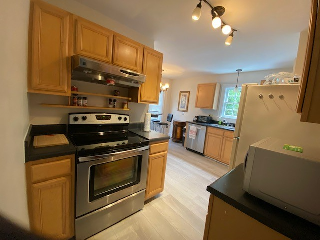 801 5th Ave - Photo 7 of 14