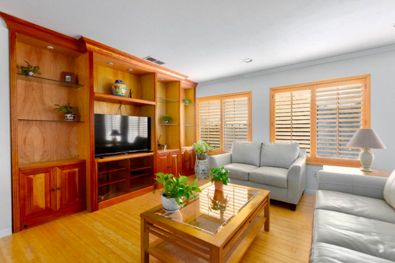 934 Lafayette Pl - Photo 4 of 20