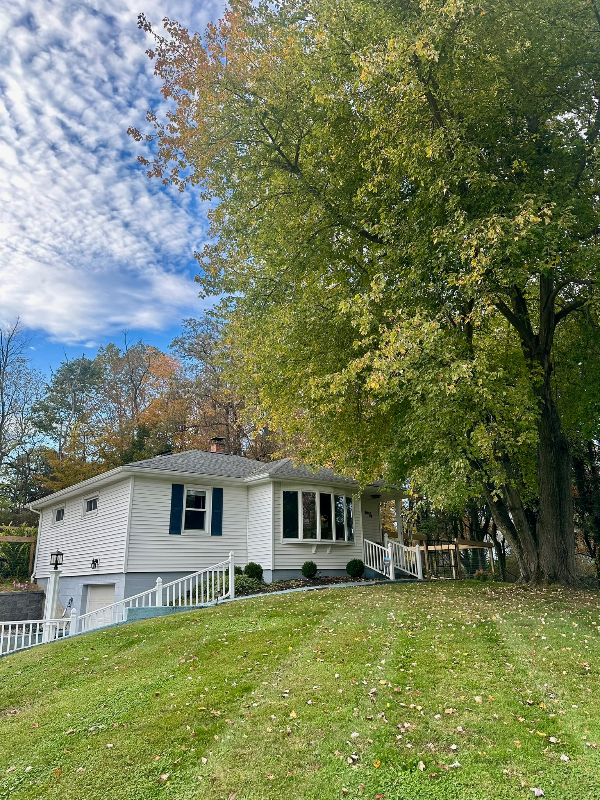 4 Maplewood Dr - Photo 2 of 39