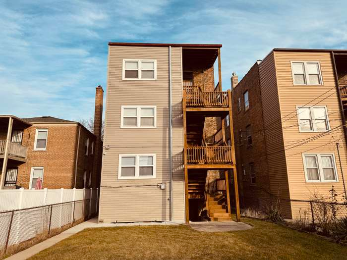 8808 S Blackstone Ave #2 - Photo 2 of 8