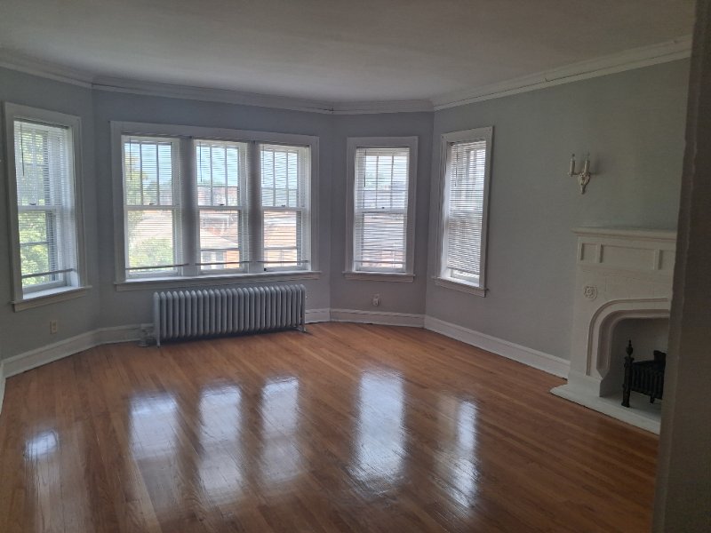 8808 S Blackstone Ave #2 - Photo 3 of 8