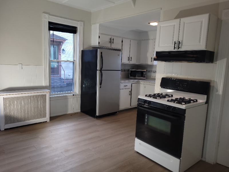 37 Byron St #1 - Photo 3 of 14