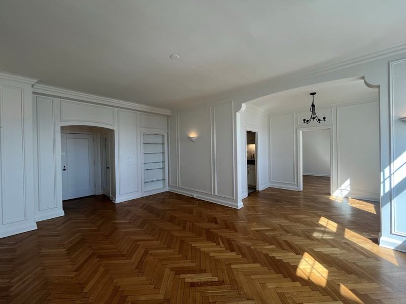 925 E Wells St #324-325 - Photo 7 of 15