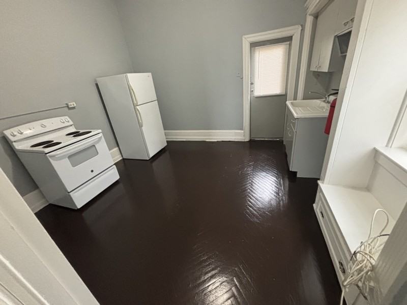 811 W Main St #3 - Photo 2 of 6