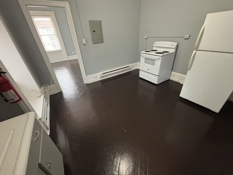 811 W Main St #3 - Photo 3 of 6