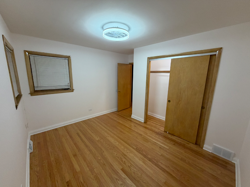 2940 N Natoma Ave - Photo 3 of 9