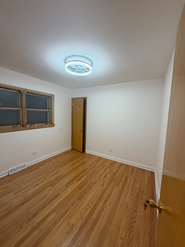 2940 N Natoma Ave - Photo 7 of 9