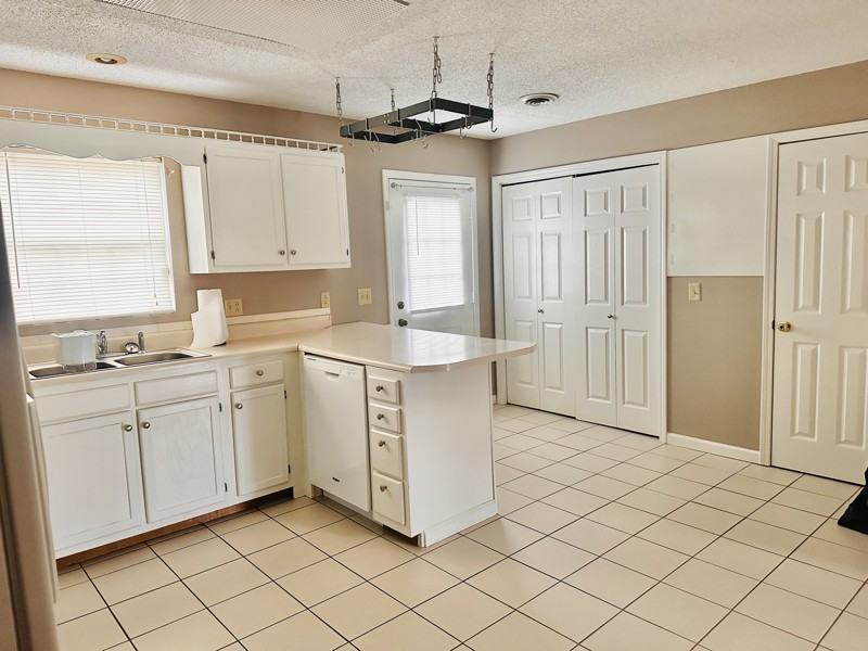 5 Lexington Ct - Photo 6 of 14