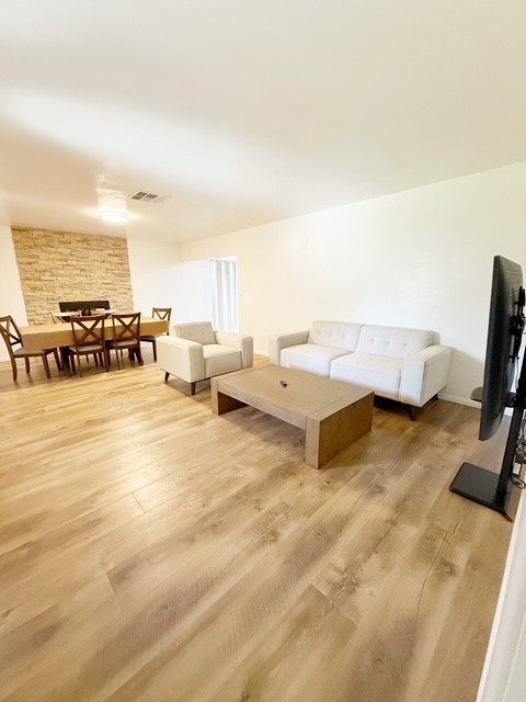 25446 Lane St - Photo 3 of 6