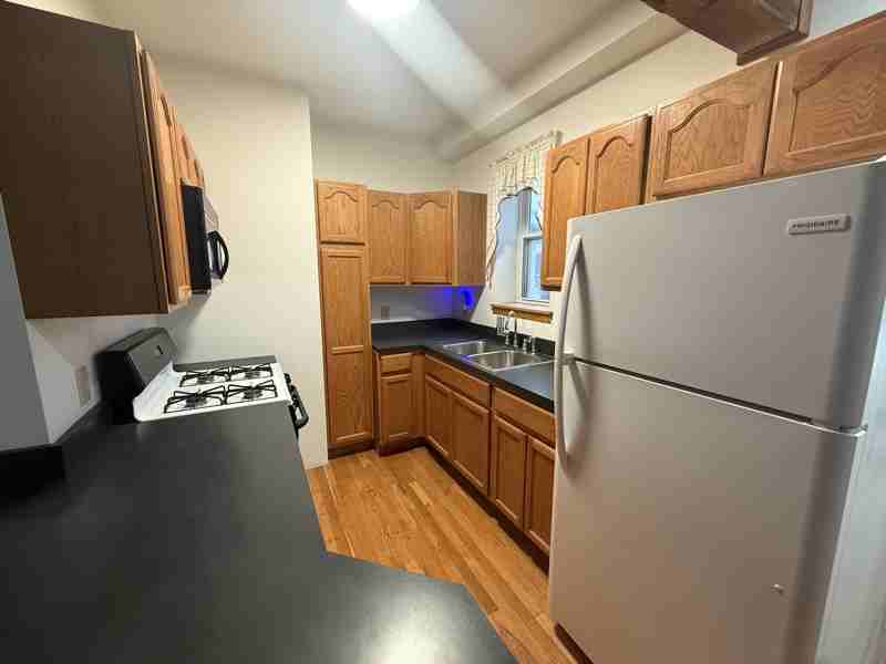 20 Broad St #2-2ndFL - Photo 5 of 10