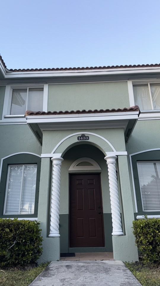 1433 Southeast 24th Court ##261 - Photo 3 of 51