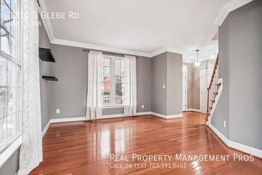 1310 S Glebe Rd - Photo 3 of 46