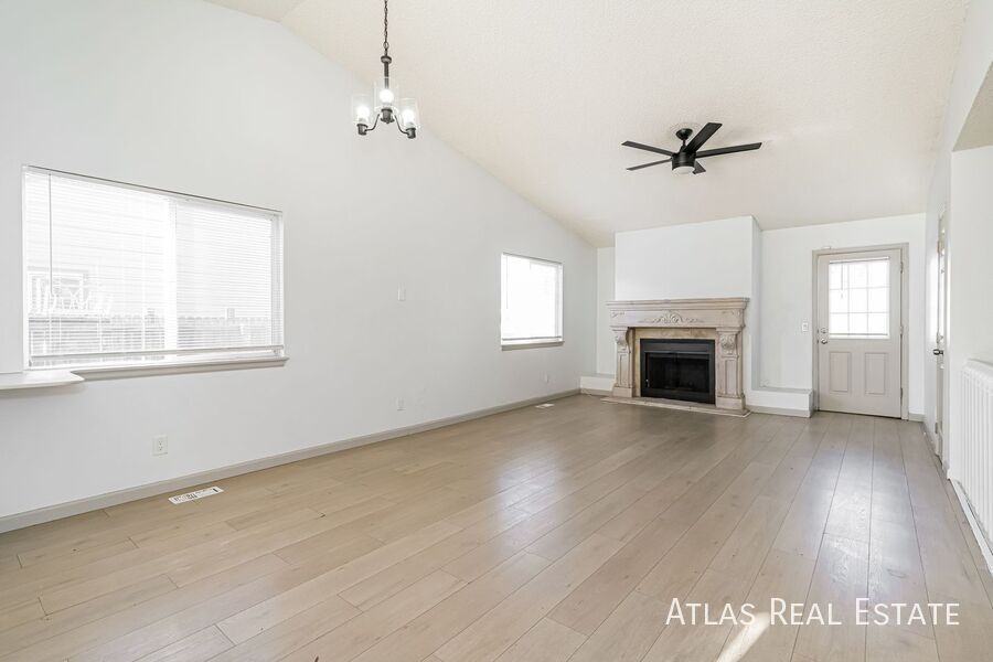 1679 Ensenada Way - Photo 3 of 20