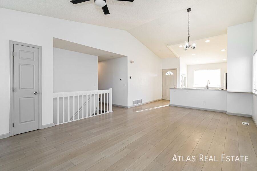 1679 Ensenada Way - Photo 4 of 20