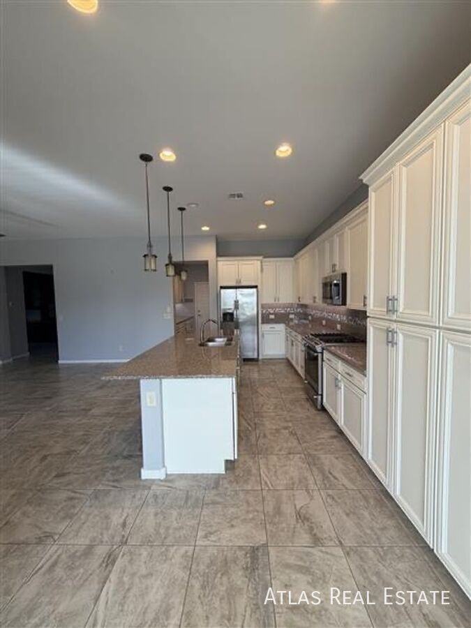 16961 W Holly St - Photo 4 of 25