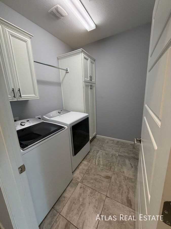 16961 W Holly St - Photo 5 of 25