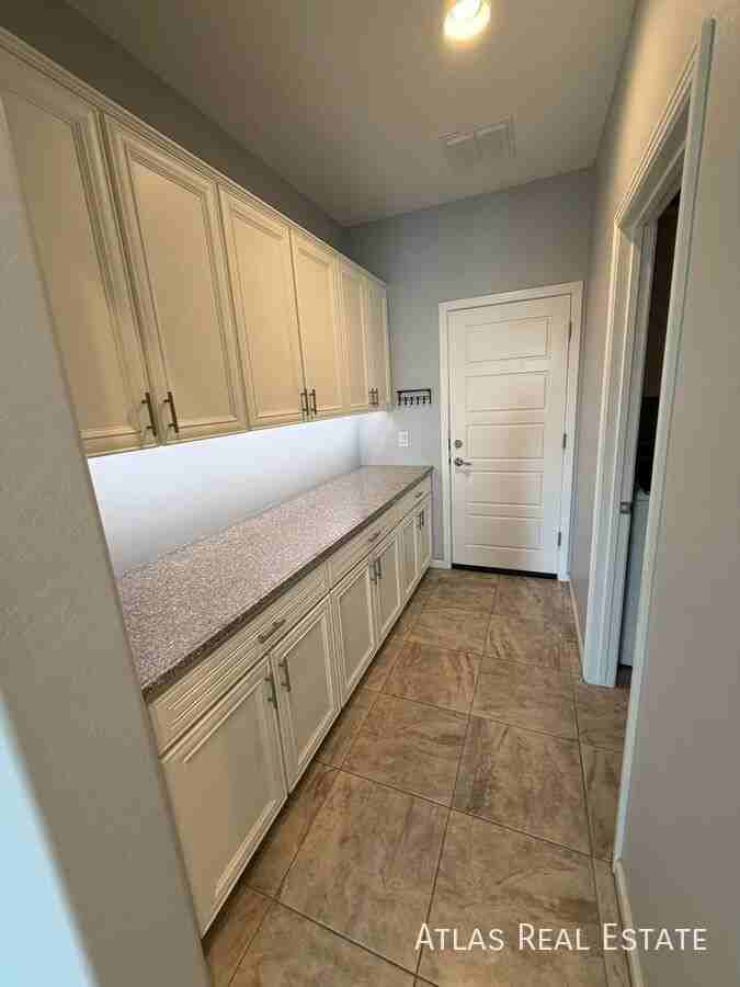 16961 W Holly St - Photo 6 of 25