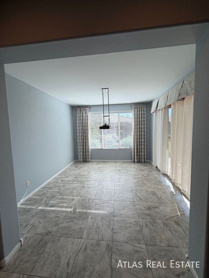 16961 W Holly St - Photo 7 of 25