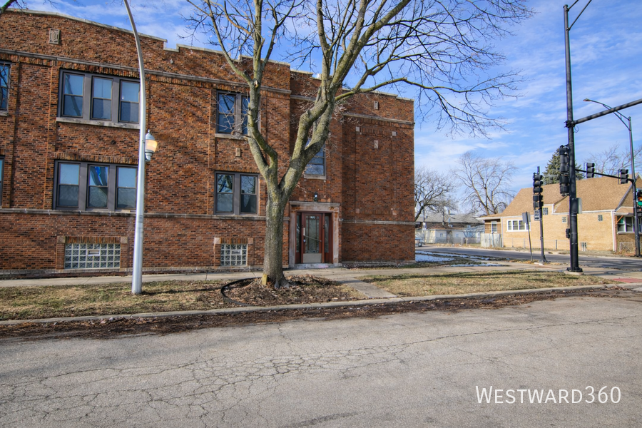 6704 S Wood St #1A - Photo 2 of 11