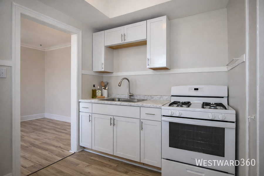 6704 S Wood St #1A - Photo 5 of 11