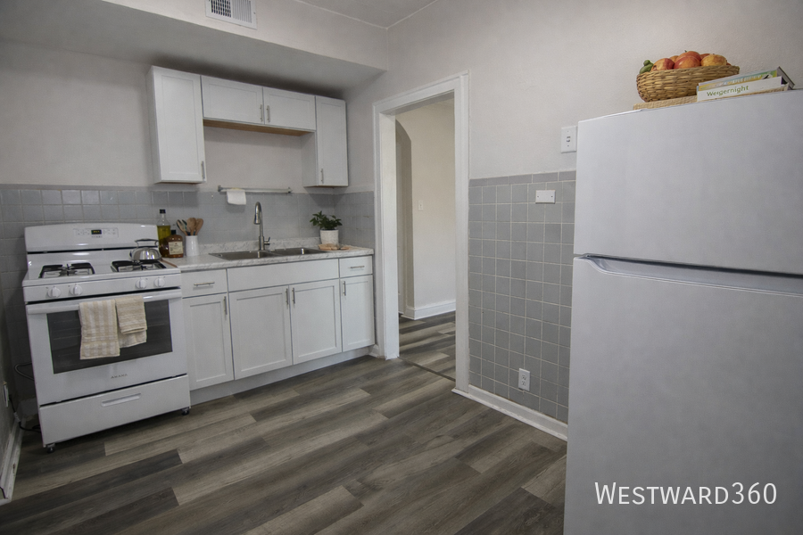 6704 S Wood St #1A - Photo 6 of 11