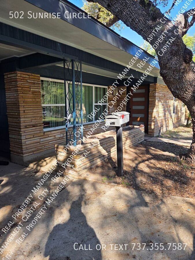 502 Sunrise Cir - Photo 3 of 43