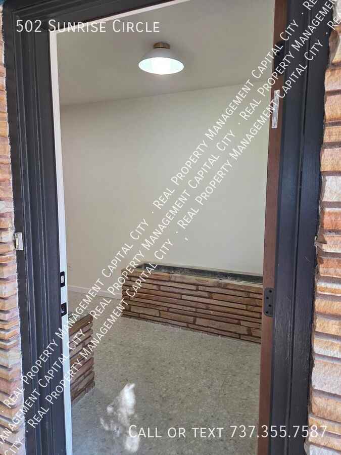 502 Sunrise Cir - Photo 5 of 43